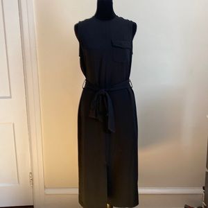 Sleeveless black sheath w front pocket and slit in the front, belt included!